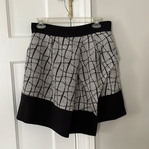 Asymmetrical hem exposed zipper skirt